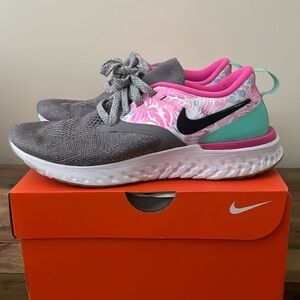 Nike Women’s Odyssey React Running Sneakers - Sz 6.5 - Floral